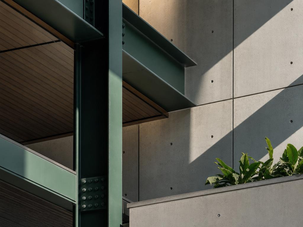 Detalle arquitectónico con líneas precisas y luz natural